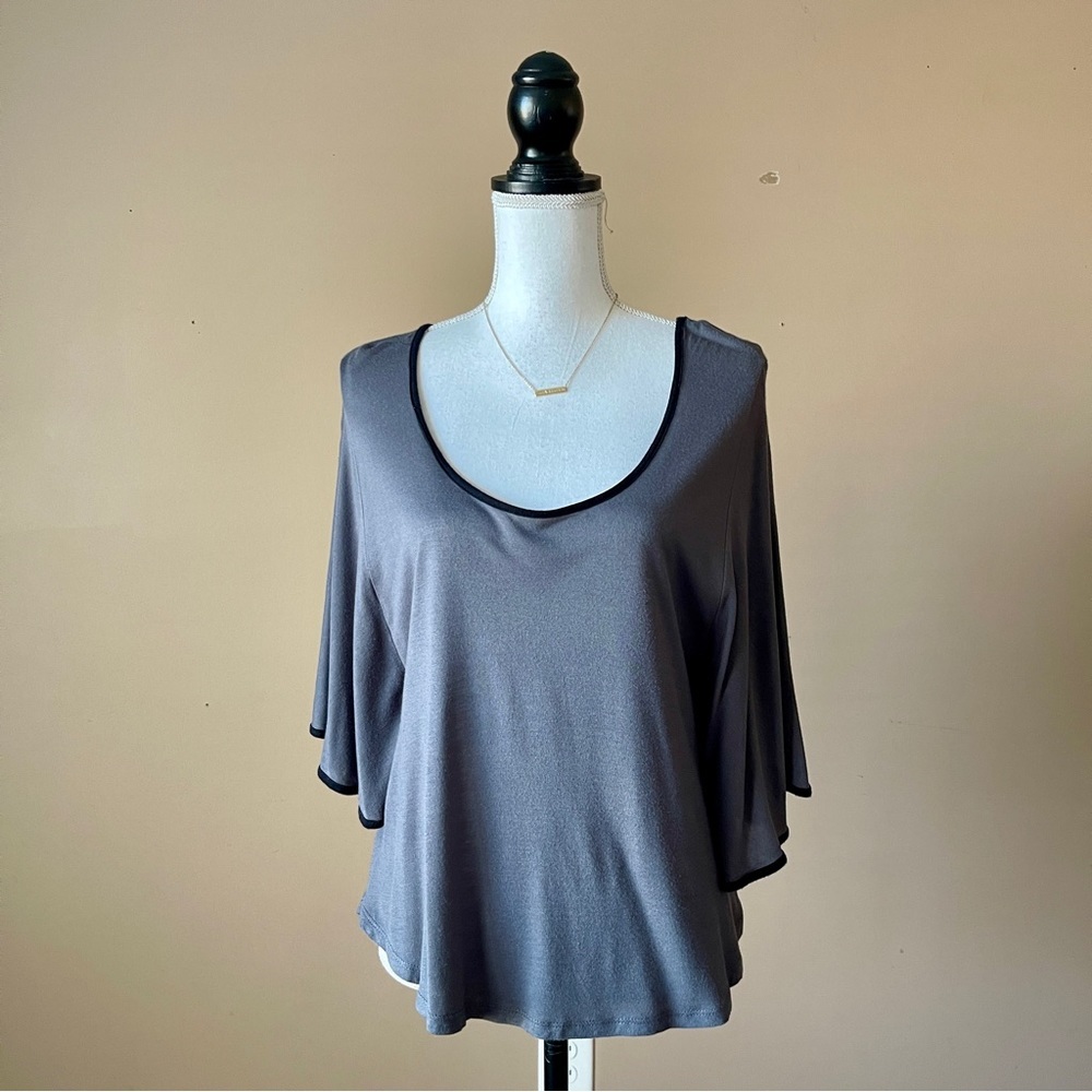 PLEIONE | Gray Scoop Neck Bat Sleeve Tee - Sz M